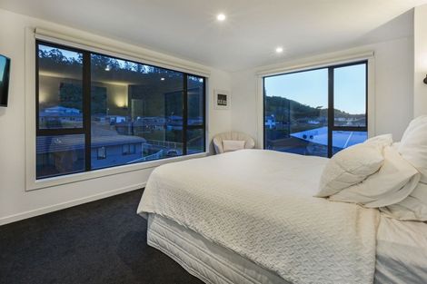 Photo of property in 5 Hull Place, Whitby, Porirua, 5024