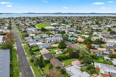 Photo of property in Peninsula Primary School, 61 Wharf Road, Te Atatu Peninsula, Auckland, 0610