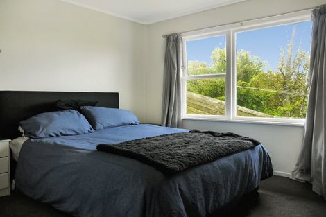 Photo of property in 34 Stewart Drive, Newlands, Wellington, 6037