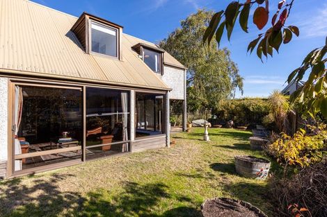 Photo of property in 75 Cedar Drive, Kelvin Heights, Queenstown, 9300