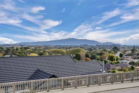 Photo of property in 103 Kakariki Grove, Waikanae, 5036