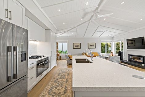 Photo of property in 32 Wallis Street, Raglan, 3225