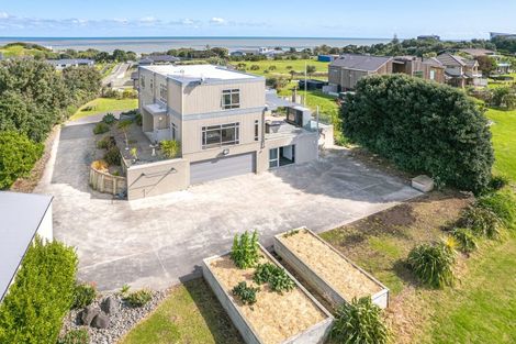 Photo of property in 34 Longbeach Drive, Castlecliff, Whanganui, 4501