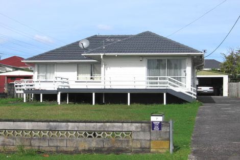 Photo of property in 7 Paton Avenue, Te Atatu South, Auckland, 0610
