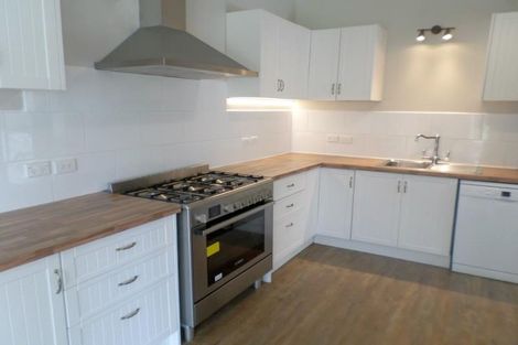 Photo of property in 40 Garden Road, Northland, Wellington, 6012