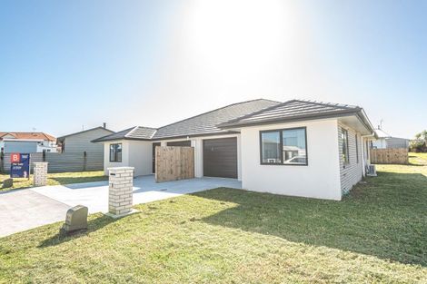 Photo of property in 6 Cross Street, Castlecliff, Wanganui, 4501