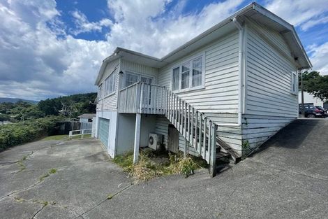 Photo of property in 4 Oaklands Grove, Clouston Park, Upper Hutt, 5018