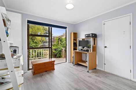 Photo of property in 15a Kereru Bend, Tawa, Wellington, 5028