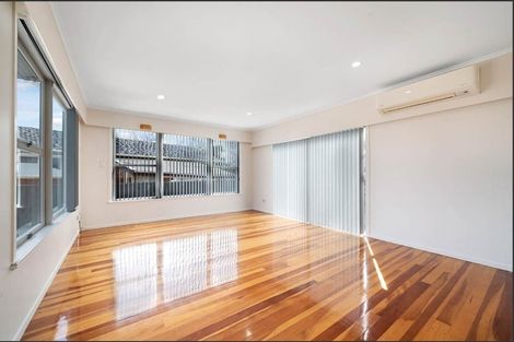 Photo of property in 17 Kohinoor Avenue, Mangere, Auckland, 2022