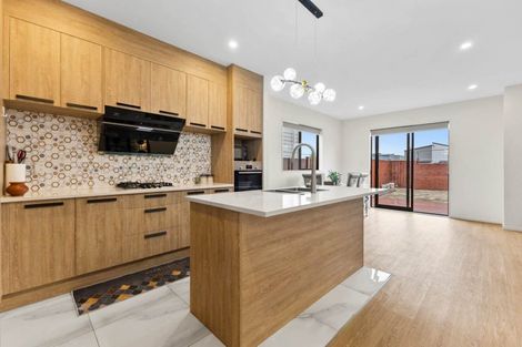 Photo of property in 25 Woven Place, Karaka, 2113