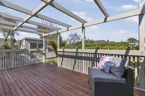 Photo of property in 24 La Rosa Street, Green Bay, Auckland, 0604