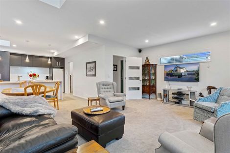 Photo of property in 64 Merivale Lane, Merivale, Christchurch, 8014