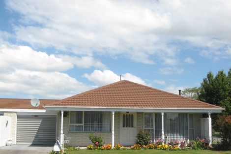 Photo of property in 22 Salford Avenue, Redwood, Christchurch, 8051