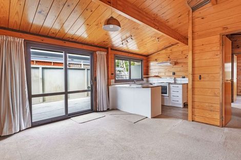 Photo of property in 6 Aries Place, Kawaha Point, Rotorua, 3010