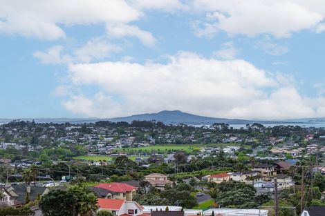 Photo of property in 1a Highgrove Lane, Totara Vale, Auckland, 0632