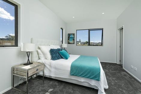 Photo of property in 39 Mcindoe Road, Kumeu, 0810