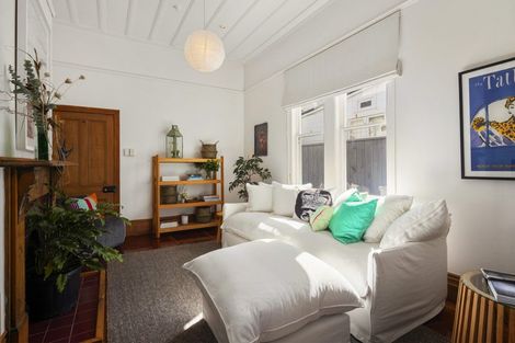 Photo of property in 18 Porritt Avenue, Mount Victoria, Wellington, 6011