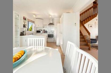 Photo of property in 2/8 Rickards Place, New Lynn, Auckland, 0600