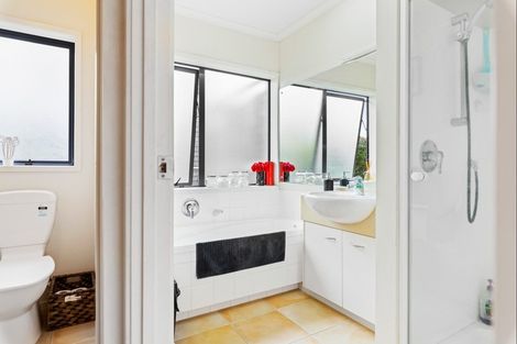 Photo of property in 8 Russett Grove, Henderson, Auckland, 0612