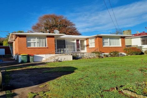 Photo of property in 2/22 Hillcrest Avenue, Hillcrest, Auckland, 0627