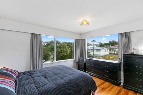 Photo of property in 6 Link Road, Newlands, Wellington, 6037