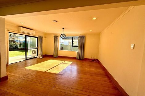 Photo of property in 52 Pitcairn Crescent, Bryndwr, Christchurch, 8053