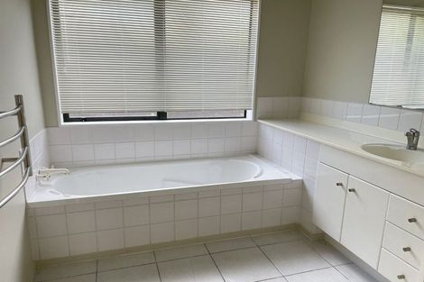 Photo of property in 20 Jade Court, Rosedale, Auckland, 0632