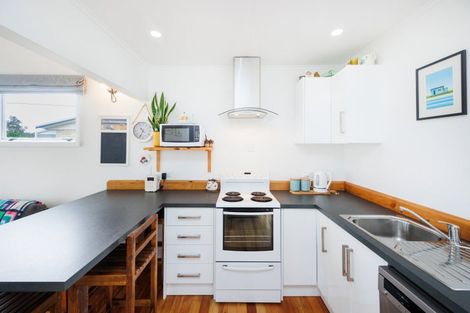 Photo of property in 10 Kent Terrace, Foxton Beach, Foxton, 4815