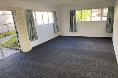 Photo of property in 70 Hellyers Street, Birkdale, Auckland, 0626