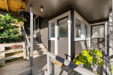 Photo of property in 33 Milton Terrace, Picton, 7220