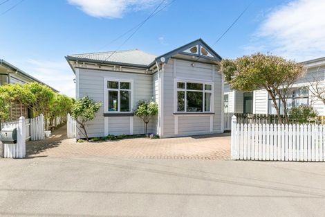 Photo of property in 59 Queens Drive, Lyall Bay, Wellington, 6022