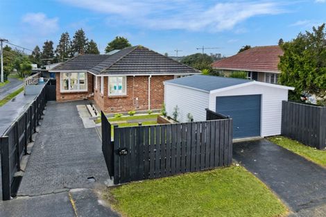 Photo of property in 1/38 Edwards Avenue, Henderson, Auckland, 0610
