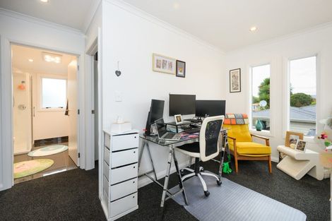 Photo of property in 5a Athlone Place, Hokowhitu, Palmerston North, 4410