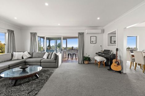 Photo of property in 37 Tauroa Road, Havelock North, 4130