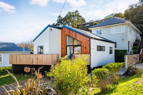 Photo of property in 51 Jackson Street, Island Bay, Wellington, 6023