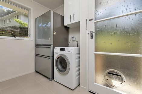 Photo of property in 9 Kama Place, Sunnynook, Auckland, 0620