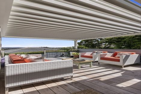 Photo of property in 2/46 Sunset Road, Unsworth Heights, Auckland, 0632