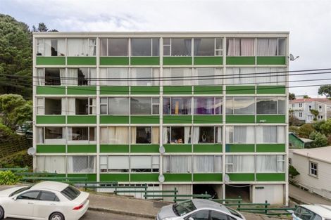 Photo of property in Beresford Apartments, 18/118u Russell Terrace, Berhampore, Wellington, 6023
