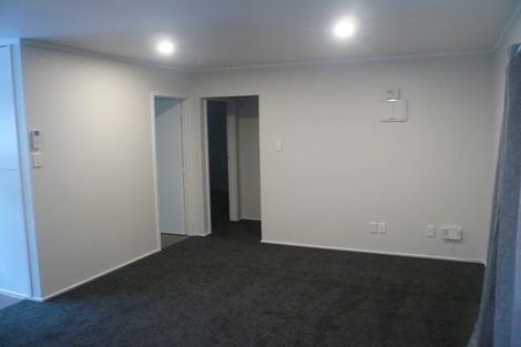 Photo of property in 43 Edmonton Road, Henderson, Auckland, 0612