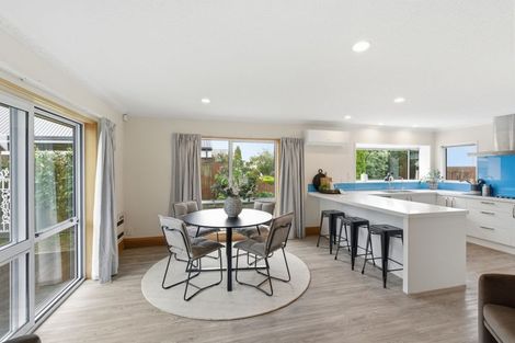 Photo of property in 7 Broadfell Avenue, Avonhead, Christchurch, 8042