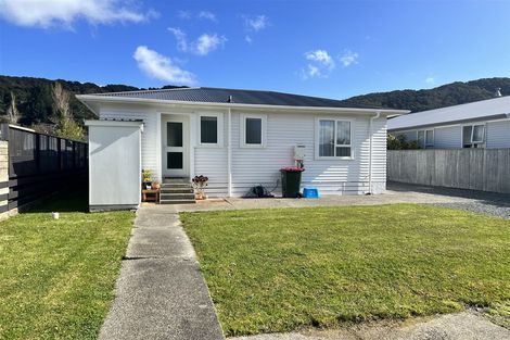Photo of property in 8 Hay Street, Wainuiomata, Lower Hutt, 5014