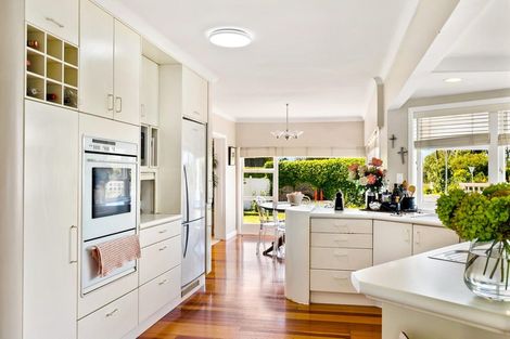 Photo of property in 33 Covil Avenue, Te Atatu South, Auckland, 0610