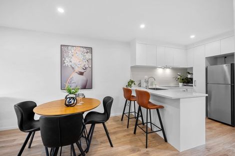 Photo of property in 7/8 Chivalry Road, Glenfield, Auckland, 0629