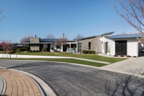 Photo of property in 40 Kelliher Drive, Wanaka, 9305