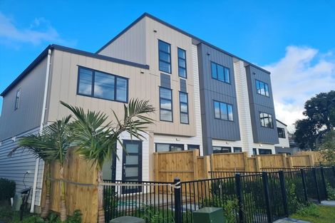 Photo of property in 6/122 Pooks Road, Ranui, Auckland, 0612
