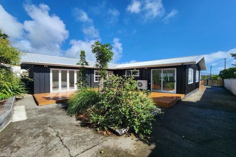 Photo of property in 8 Hussey Street, Oakura, 4314