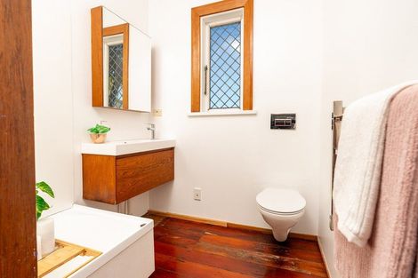 Photo of property in 154 Grafton Road, Roseneath, Wellington, 6011