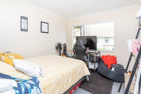 Photo of property in 20 Quincey Place, Massey, Auckland, 0614