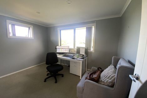 Photo of property in 61 Ruskin Road, Newlands, Wellington, 6037