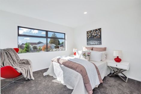 Photo of property in 107 Sturges Road, Henderson, Auckland, 0612